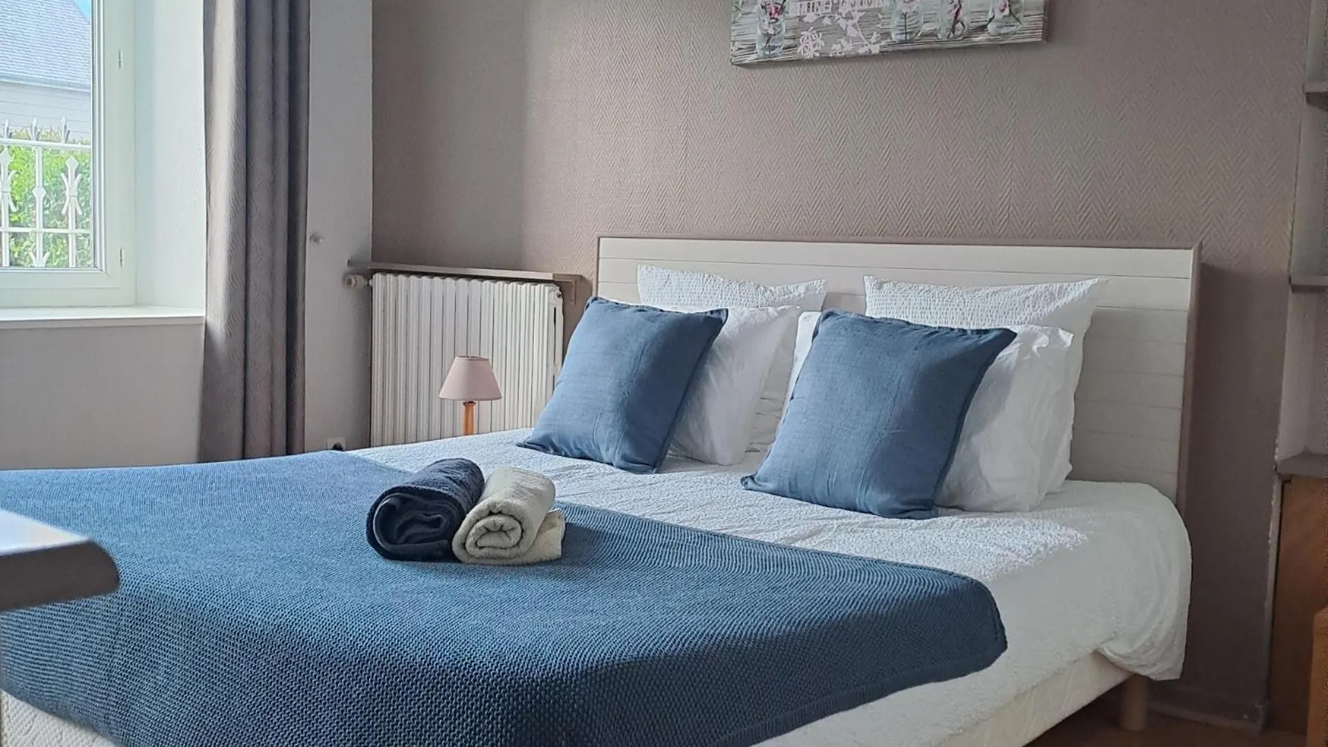 Chambres Le Lac Cherrueix Bed & Breakfast